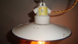 Kellerlampe mit Emaillierter Lampenschirm