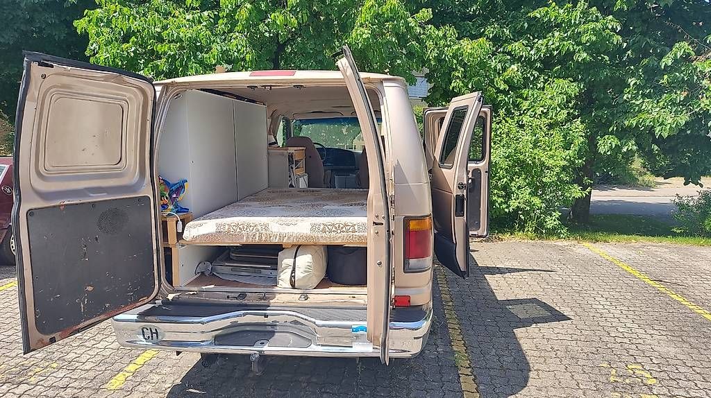 Veicoli da campeggio: Camping Bus Ford E250 – Usato da Berg (Dägerlen) venduto da Spartaner92 1