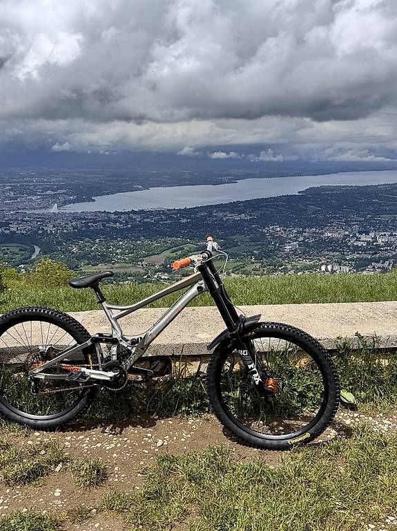 Biciclette: Banshee Légende Xl DH – Usato da Plan-les-Ouates venduto da mtn_q8lj 3