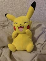 Plüsch Pikachu