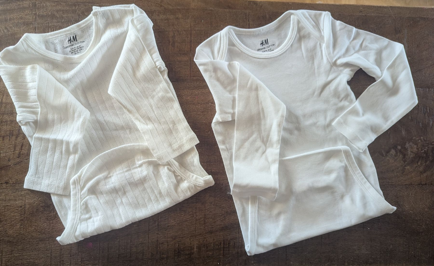 H&M Biancheria intima: 2 H&M Bodys, 98 cm – Nuovo (secondo la descrizione) da Zofingen venduto da Droni_A