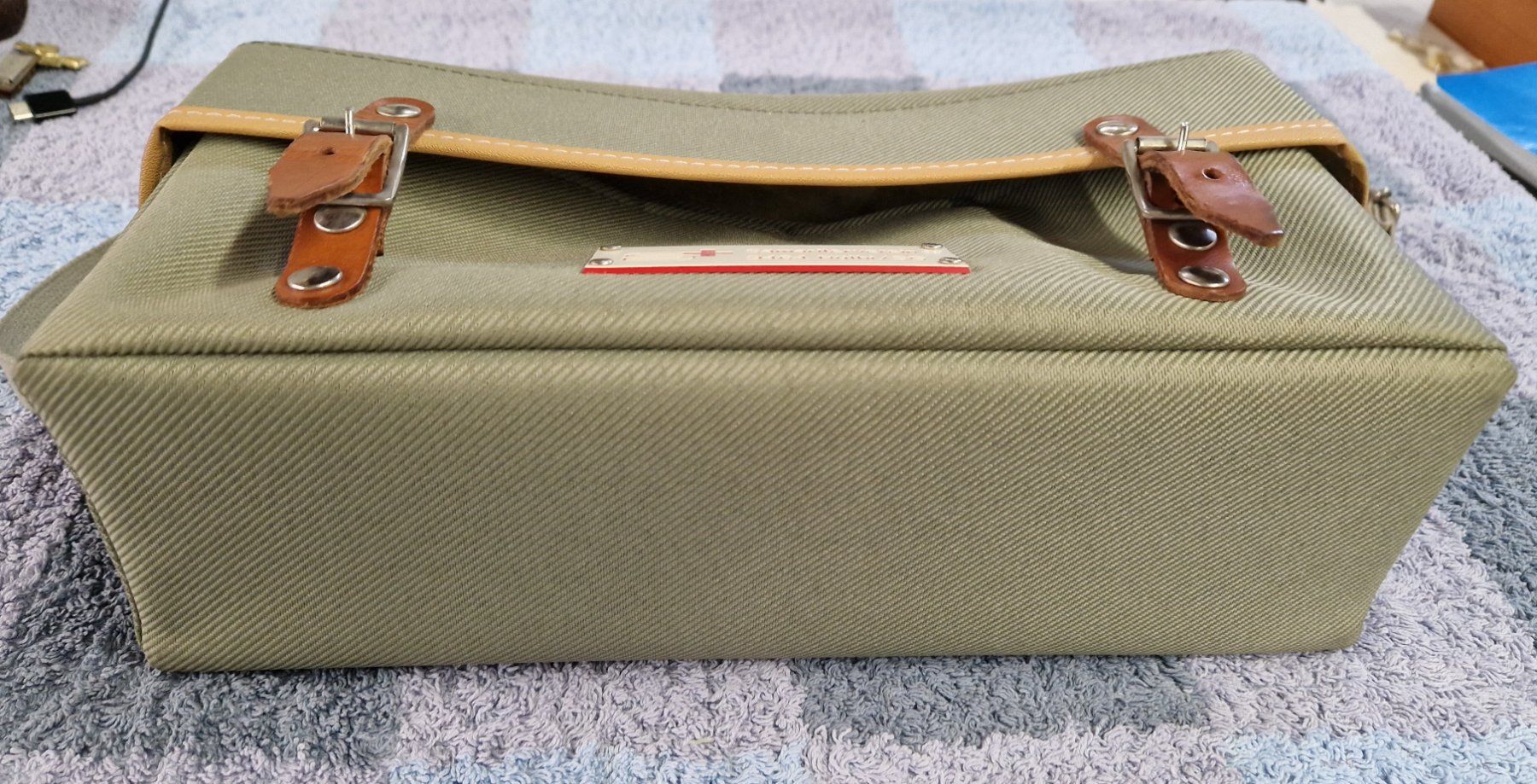 Schweizer Armee Taschen: SAMARITER TASCHE – Gebraucht aus Bilten von Mic2022 2