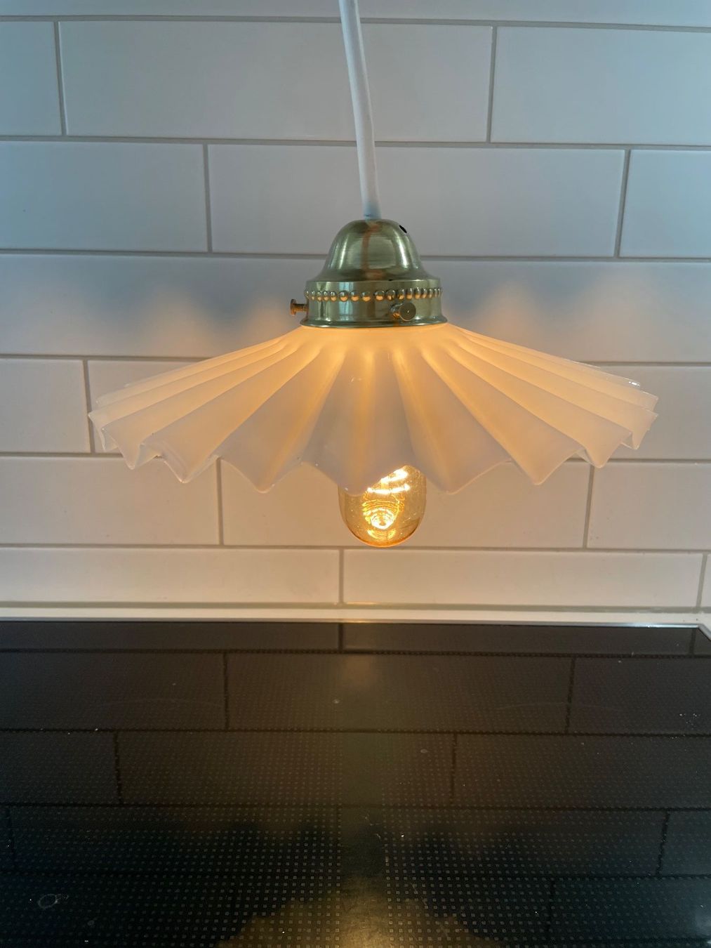Lampen: Lampe vintage en verre opaline – Gebraucht aus Granges-Marnand von val_2b5z 1