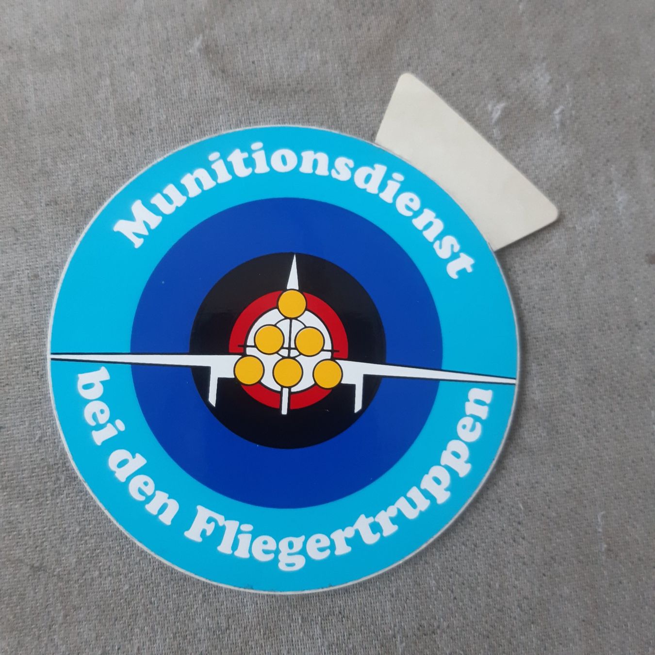 Ansichtskarten: Aufkleber Munitionsdienst Schweizer Fliegertruppen – Gebraucht aus Giffers von attila07