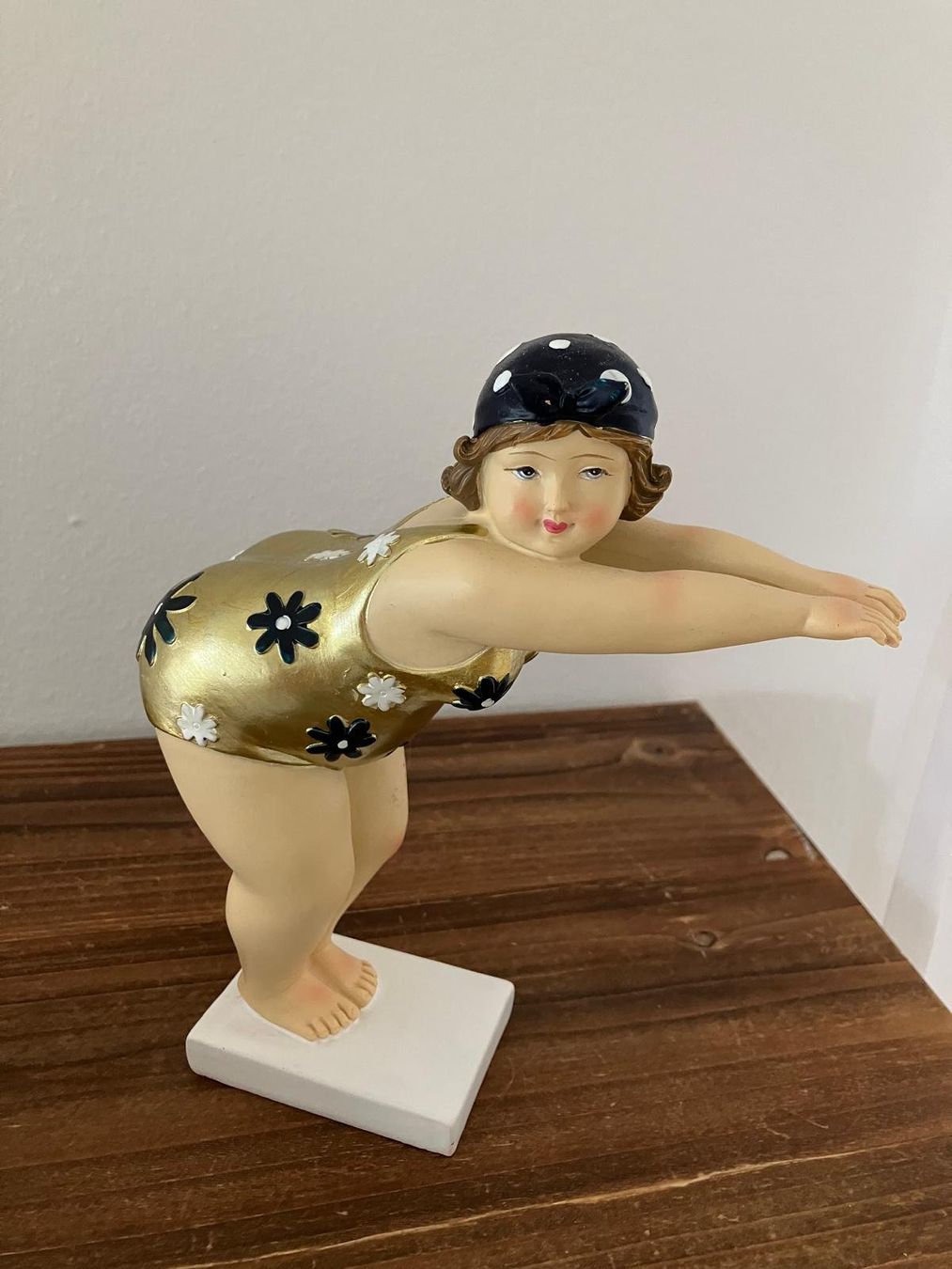 Statuette: Mollige Badenixe  auf dem Startblock – Usato da Allenwinden venduto da Obalu