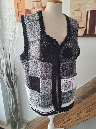 Gehäkelte Weste Patchwork Schwarz Weiss Grösse L 