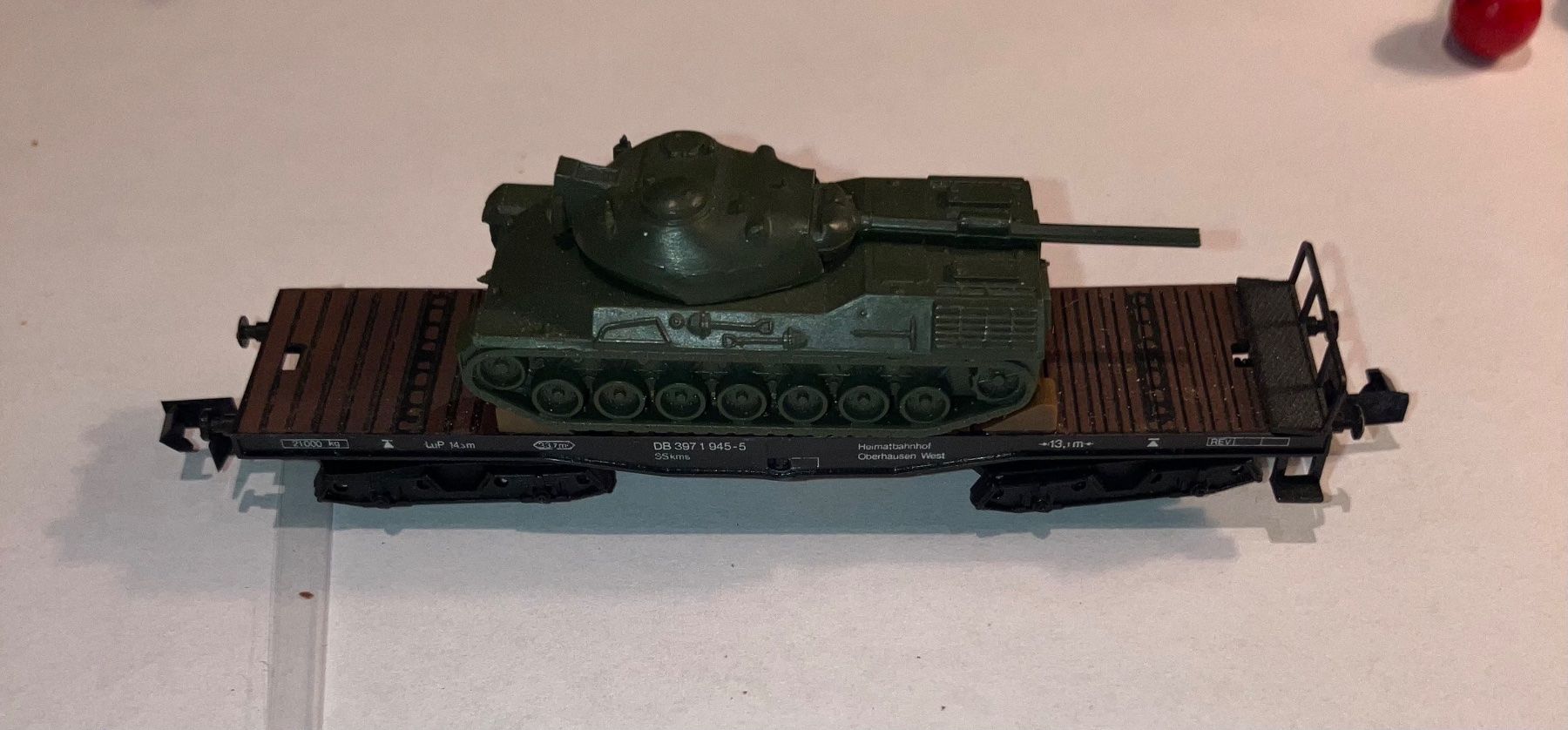 Arnold Modelleisenbahnen: (4)Wagon Lourd avec char Léopard occasion – Gebraucht aus Dompierre VD von immorentes