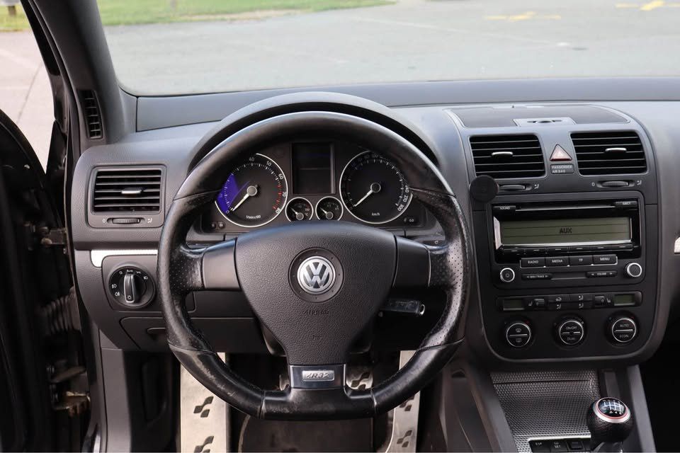 VW Automobili: VW Golf 5 R32 – Usato da Monthey venduto da guigui187 7