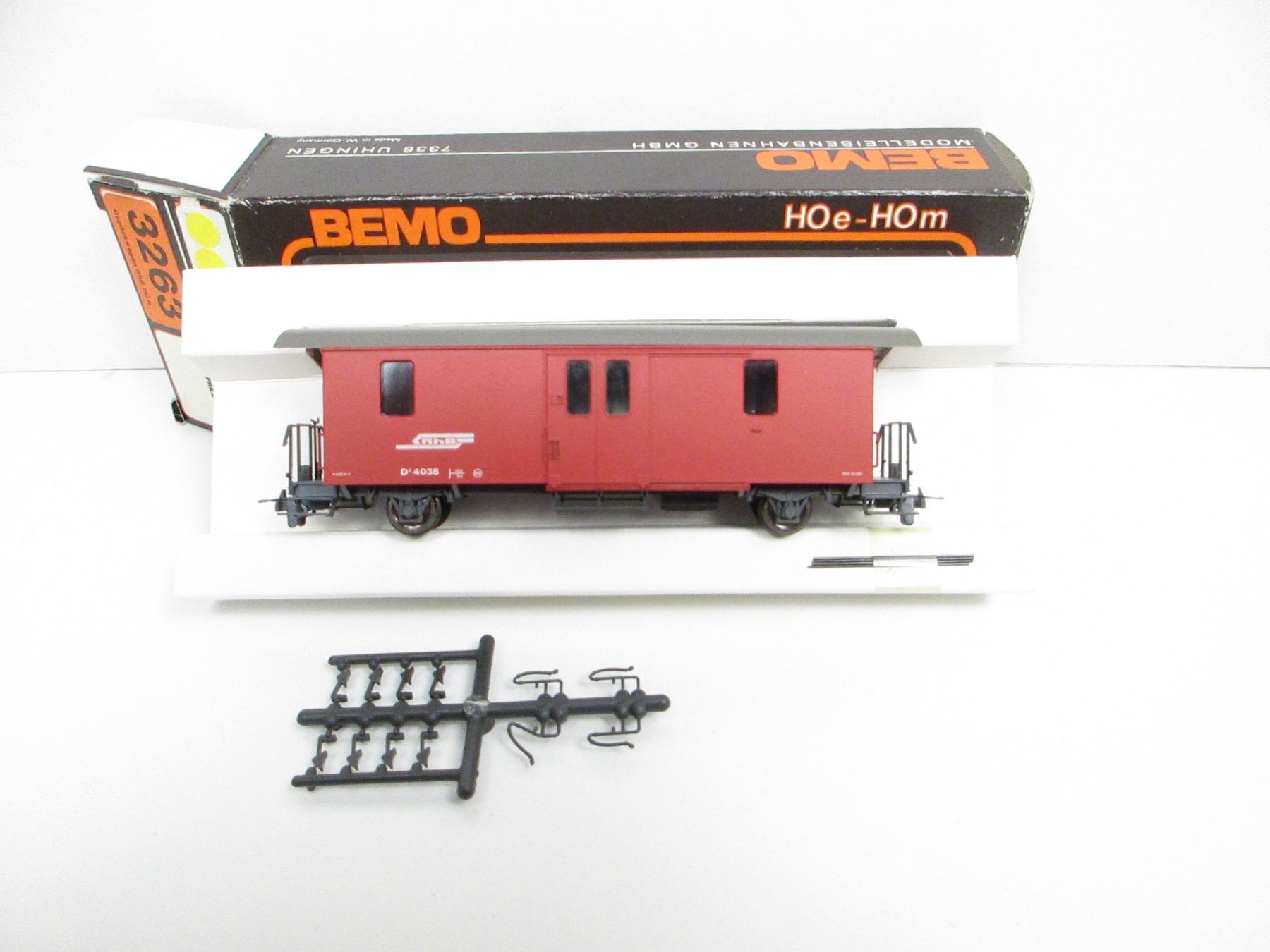 Bemo Trains électriques: Bemo H0m 3263 RhB Gepäckwagen D2 4038 rot – Neuf avec emballage d'origine à Olten par Heinrich875 1