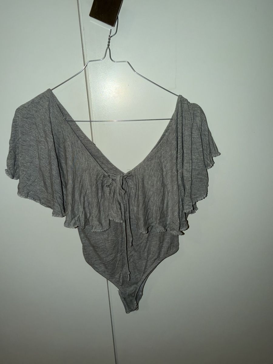 T-shirt: Damen Body grau – Usato da Biel/Bienne venduto da Peeeep10 1