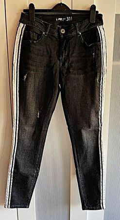 FB Sister Skinny Jeans W31☆ Schwarz ☆Top ☆