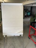 Flipchart mit Rasterblatt, gut erhalten, ideal für Büro