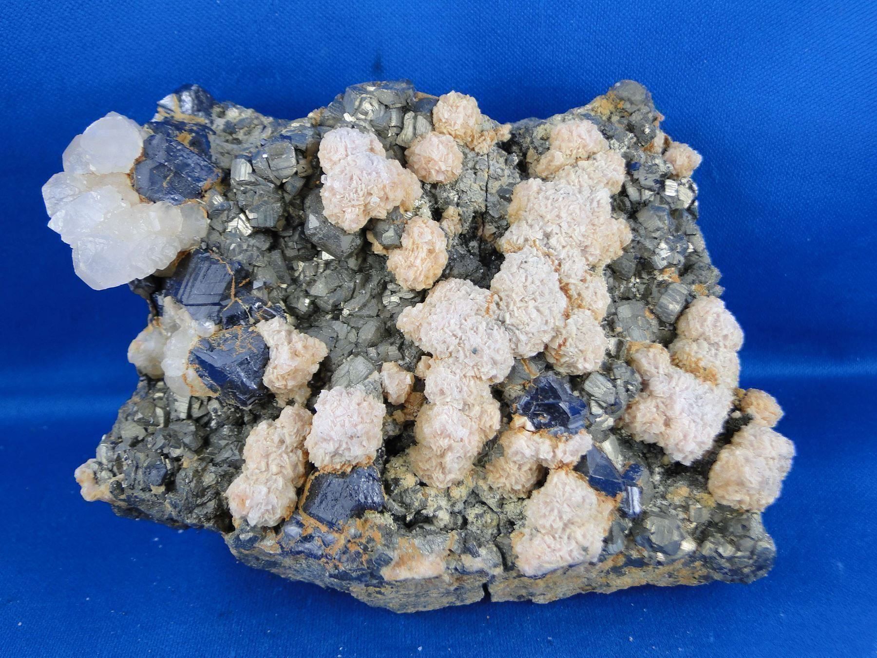 Minerali & Pietre curative: Rhodochrosit mit Sphalerit und Pyrit – Usato da Schinznach Bad venduto da Demerald 5