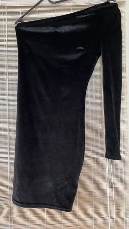 Robe noire asymétrique velours