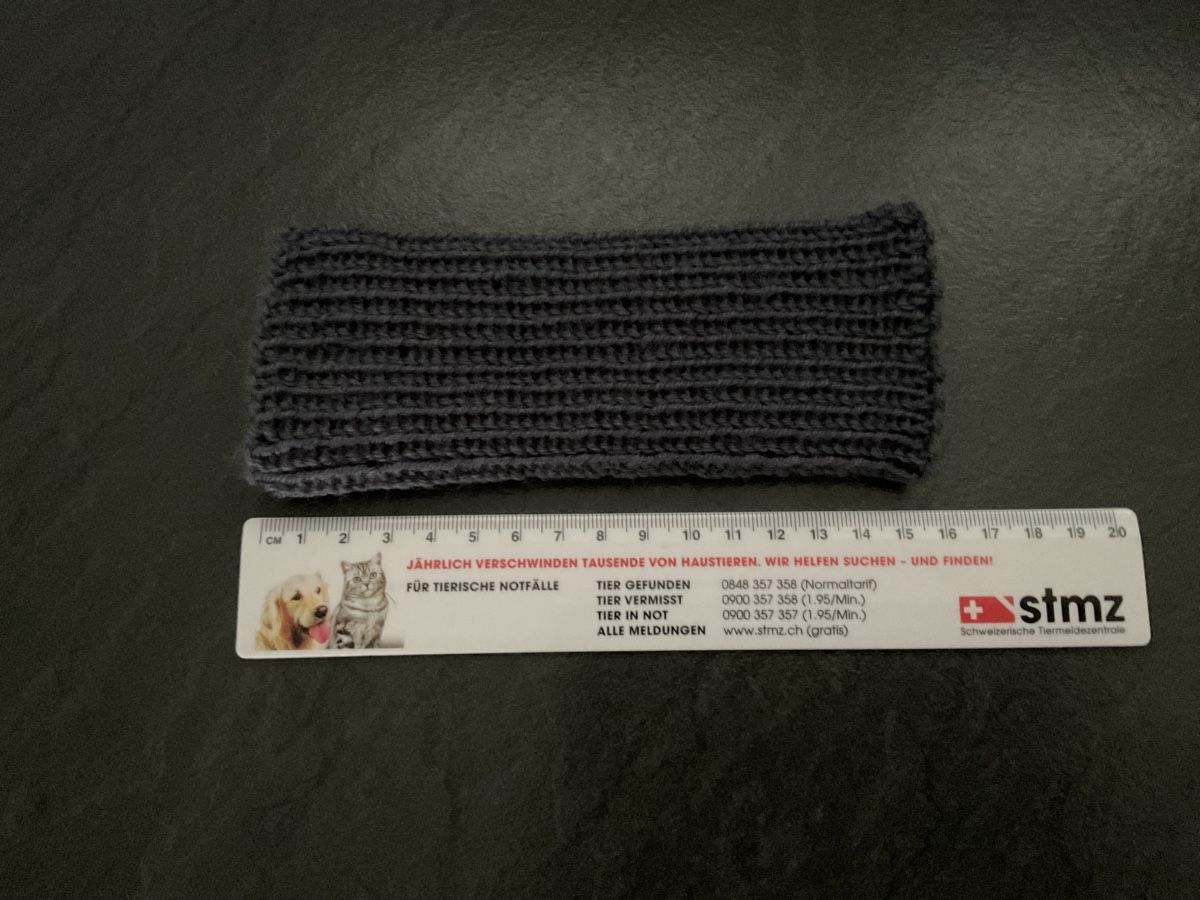Guanti & manicotti: Handgestrickte Pulswärmer Amedisli Grau  – Nuovo (secondo la descrizione) da Wetzikon ZH venduto da FeeF 1