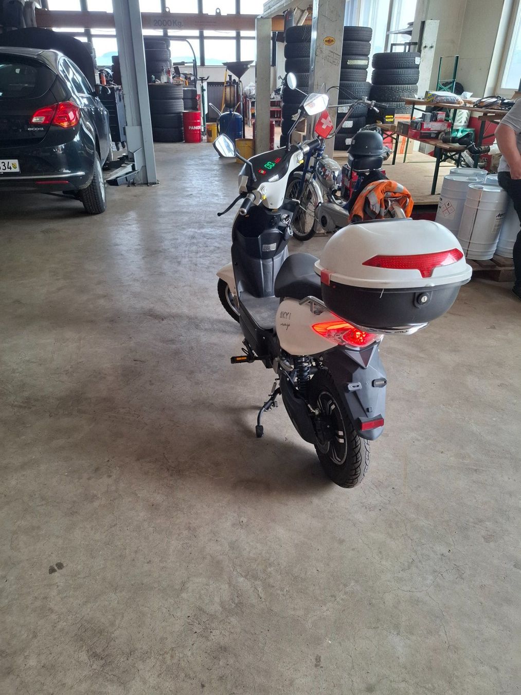 Skyteam Mini Bike: Sky II Elekroroller 25Km/h – Usato da Stein AR venduto da aut_fx2l 2