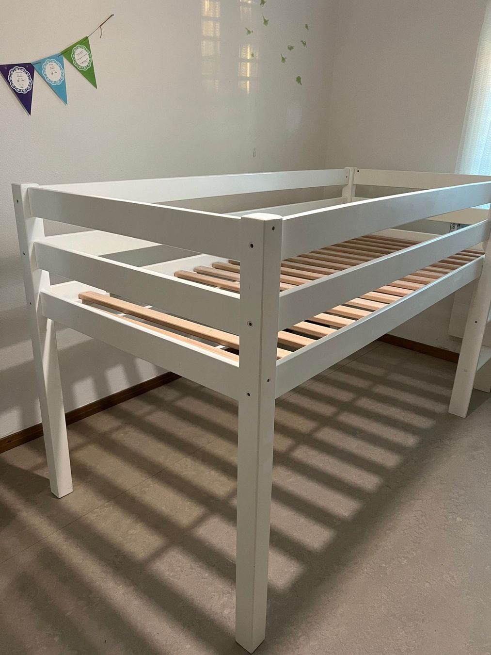 Letti: Kinderbett/ Hochbett/ Bett mit Treppen – Usato da Herisau venduto da Bilyana13 1