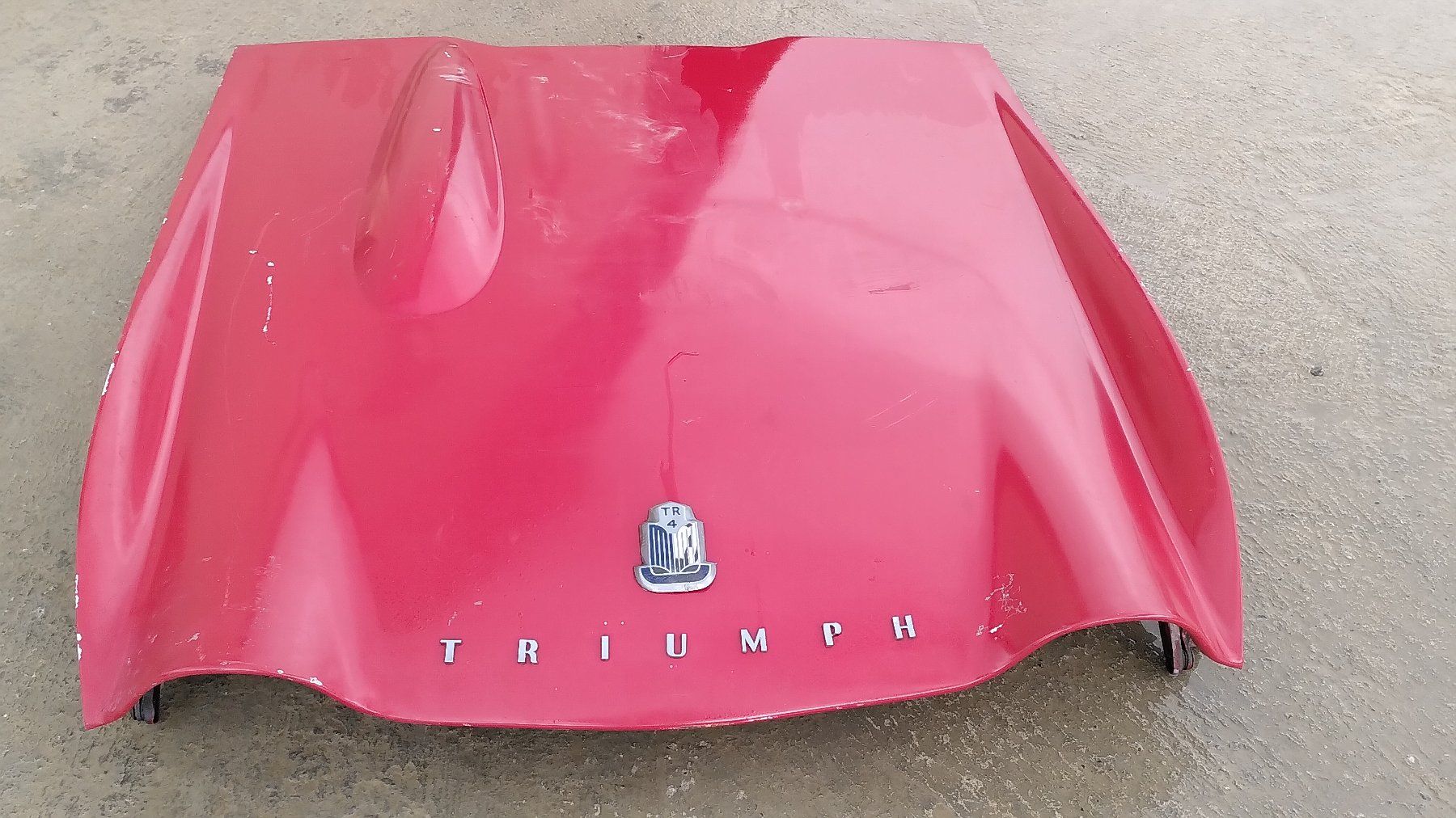 Triumph Automobili: Triumph TR 4 Motorhaube – Usato da Schleitheim venduto da manni05