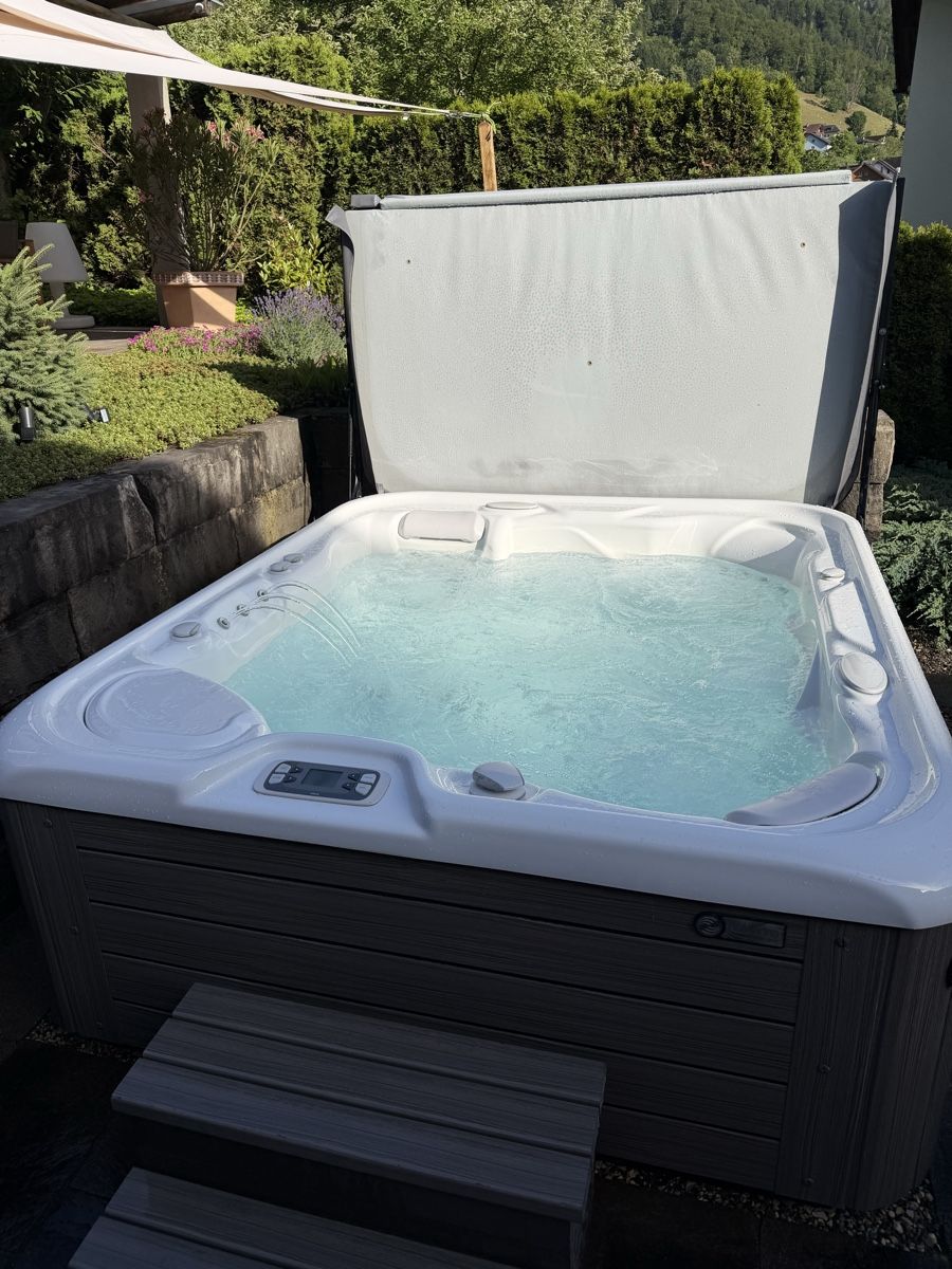 Bains à remous: Hotspring jacuzzi  – D'occasion à Triesen par Fredericgarde 2