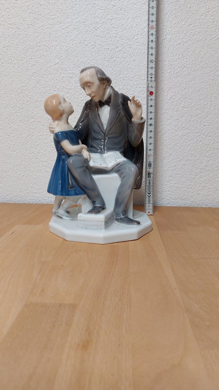 Royal Copenhagen Statuette: Royal Copenhagen Figur Nr. 2037 – Usato da Stans venduto da chr_wmd2