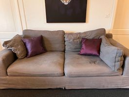 Gemütliches 2er Sofa mit Hocker