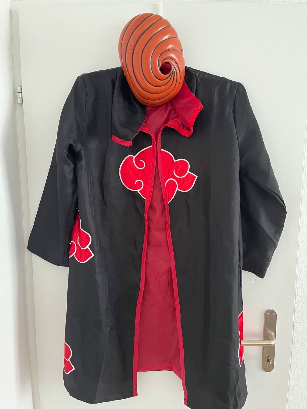 Costumi: Akatsuki Mantel – Usato da St. Gallen venduto da Nickat