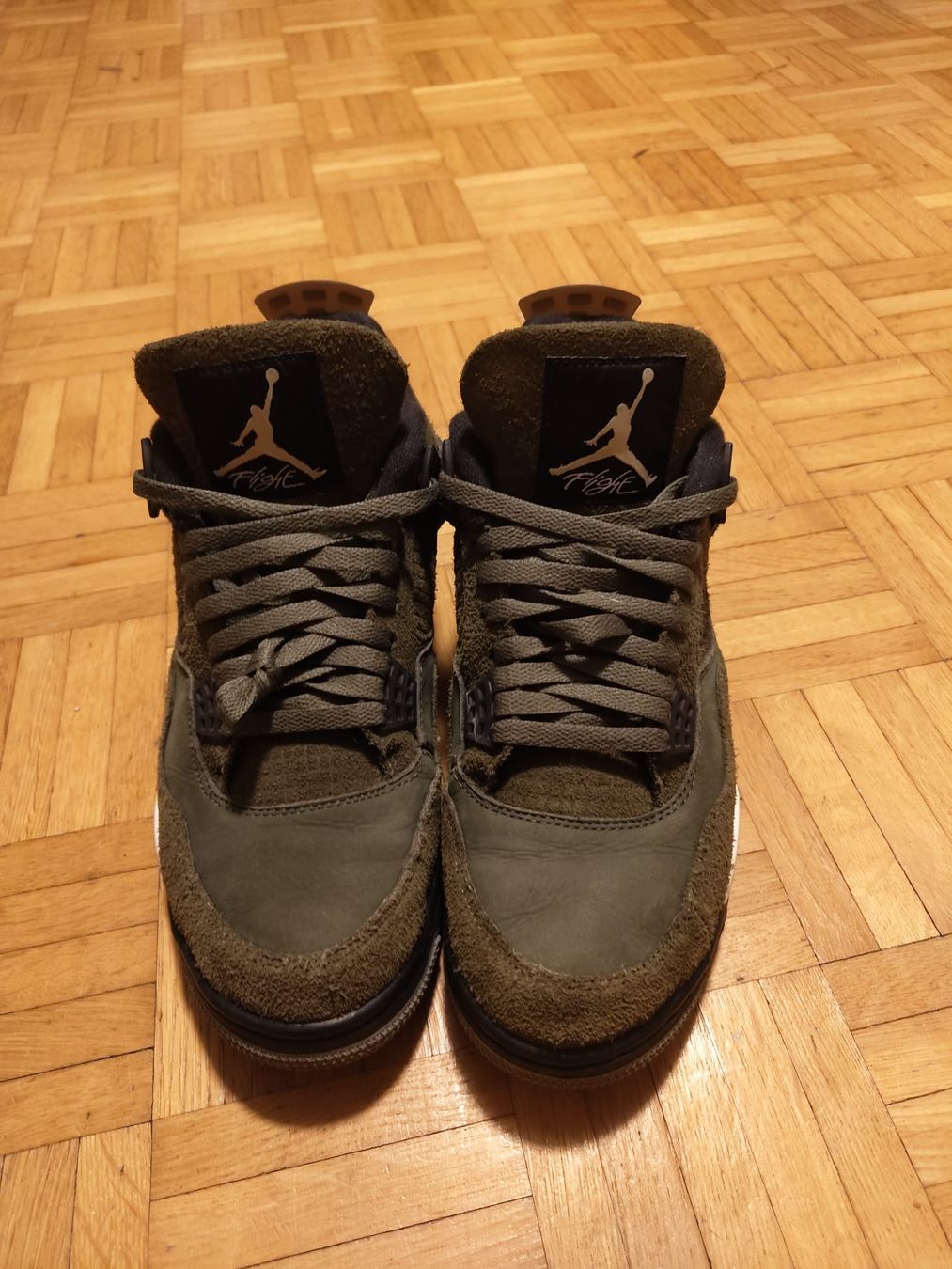 Jordan Chaussures hommes: Jordan 4 Olive green size 45 – D'occasion à Zetzwil par fuc_z2pg