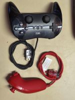 Nintendo Wii Classic Controller Pro (Schwarz)  Nunchuk (Rot)
