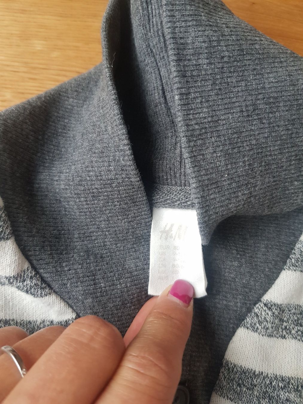 H&M Maglioni & Felpe: Babypullover grau/weiss Grösse 80 – Usato da Eschenbach SG venduto da SanFranciscoCalifornia 2