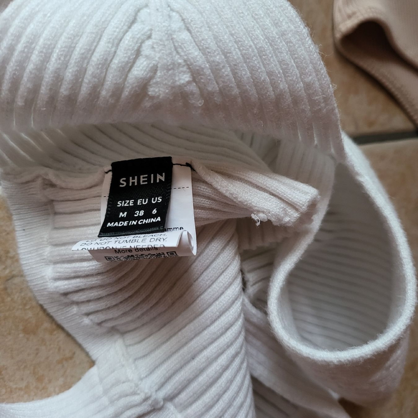 Lotti di vestiti: 2 tops +1 boddy – Usato da Sion venduto da Oonathoo 2