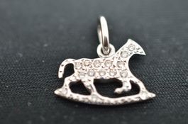 Dodo pend. or gris cheval à bascule pt mod avec bril. 740.-