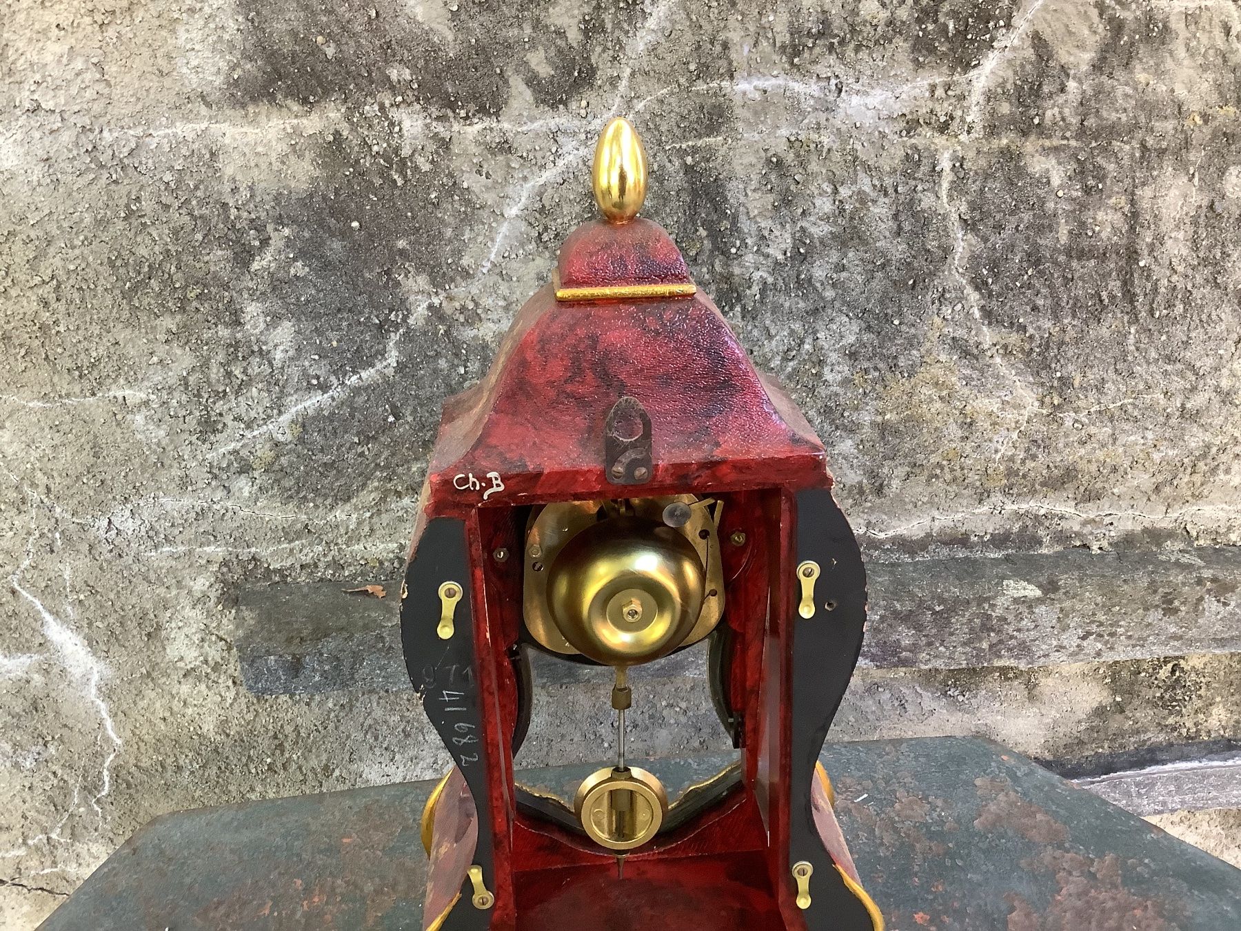 Stand- & Wanduhren: Pendule Le Castel rot bemalt mit Schlüssel – Gebraucht aus Flaach von Monisoldshop 5