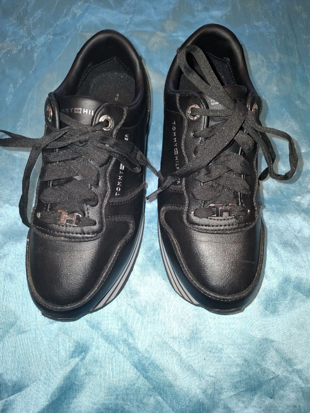 Tommy Hilfiger Damenschuhe: Baskets Plateforme Tommy Hilfiger Noires - Taille 36  – Neu (gemäss Beschreibung) aus Le Locle von QUALI-PRIX 1