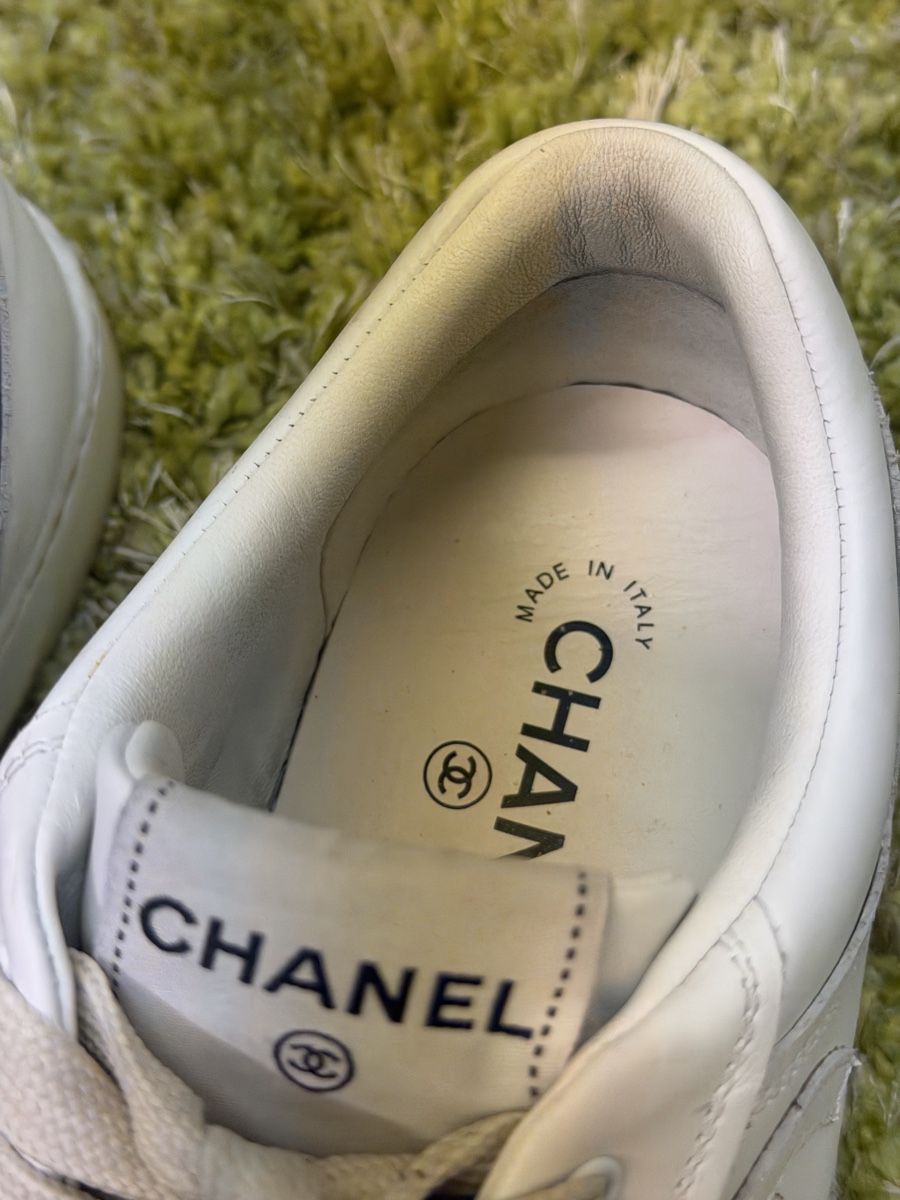Chanel Scarpe da donna: Baskets Chanel en cuir blanc - taille 40 – Usato da Monthey venduto da Cocotte 1