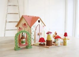 Magisches Holzpuppenhaus ab 3 Jahren