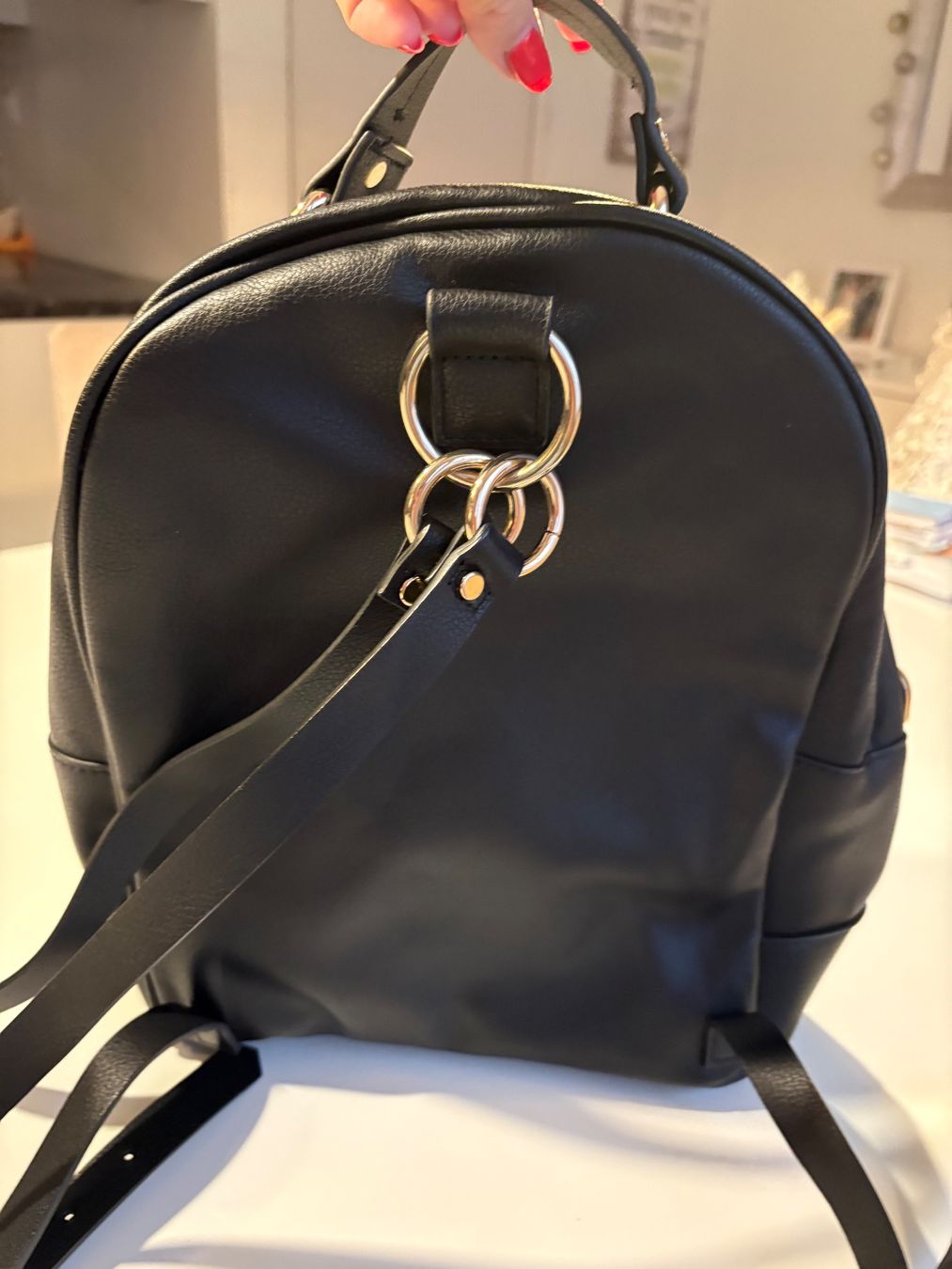 Rucksäcke: Rucksack Damen Tweed Lederoptik Schwarz mit Gold Details – Gebraucht aus Basel von Tierschutz-Flohmi 2