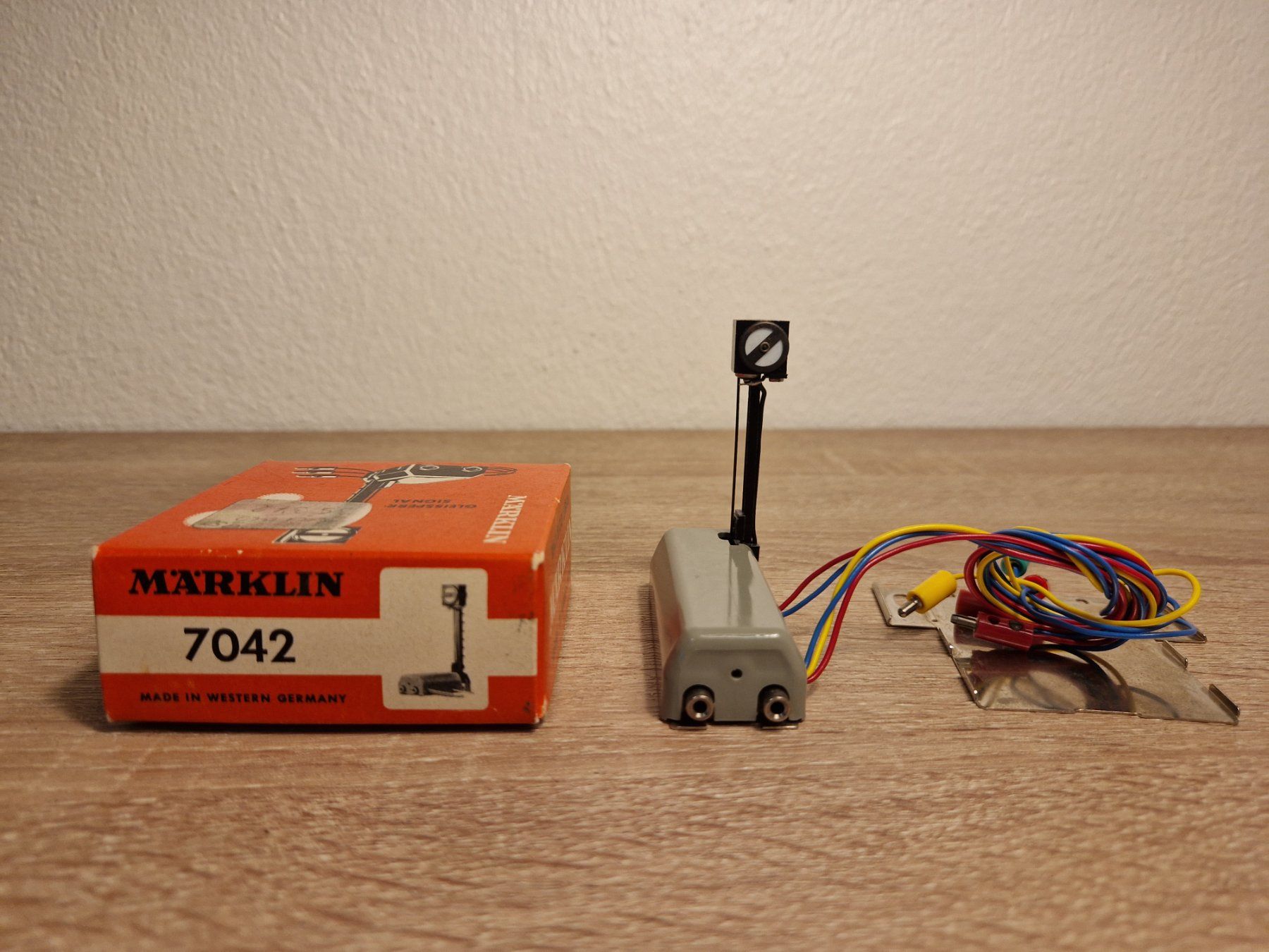 Märklin Modellini di ferrovie: Märklin 7042 Gleissperrsignal H0 – Usato da St-Aubin-Sauges venduto da tantome