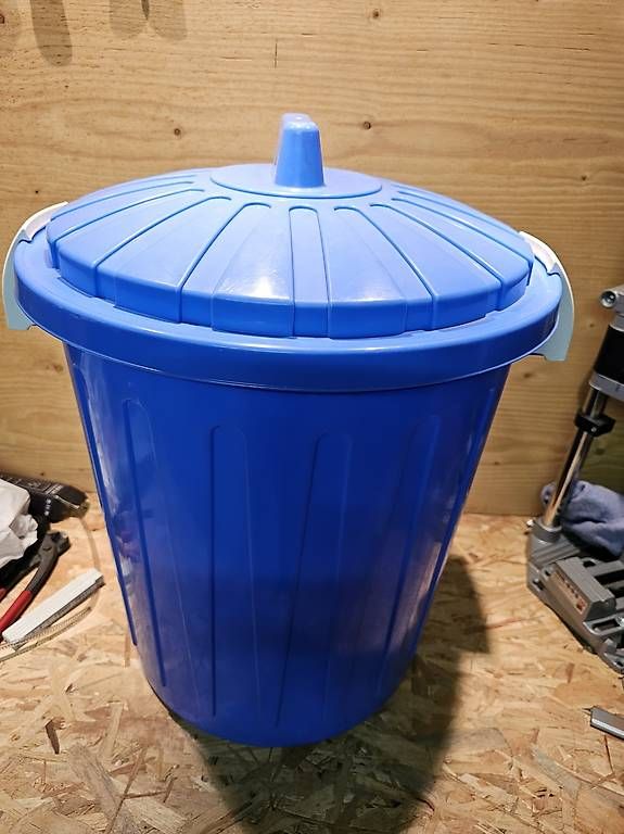 Contenitori & Simili: Contenitore con coperchio 50 litri – Usato da Giubiasco venduto da ton_vpl7 3