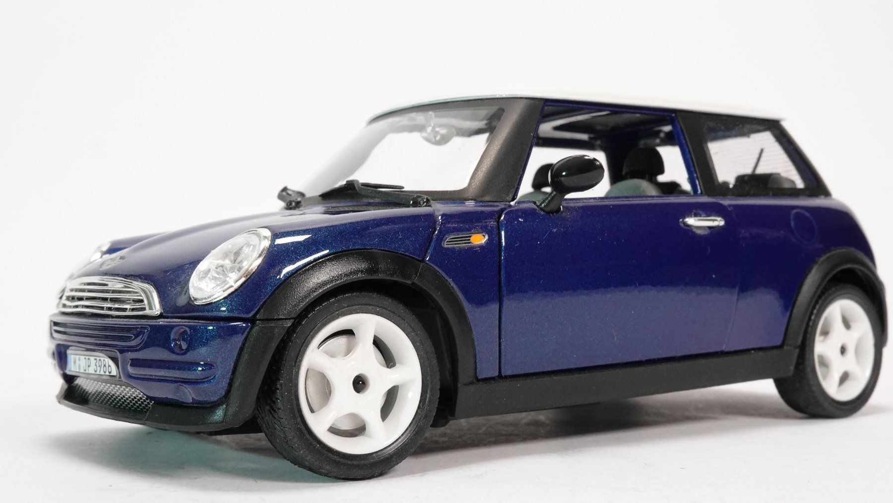 Bburago Modellini d'auto: e30 Bburago 1:24 Mini Cooper blau – Usato da Thun venduto da evinka_gmbh