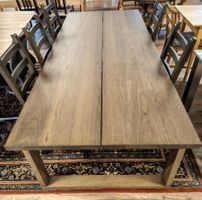 Massiver Esstisch aus Holz
