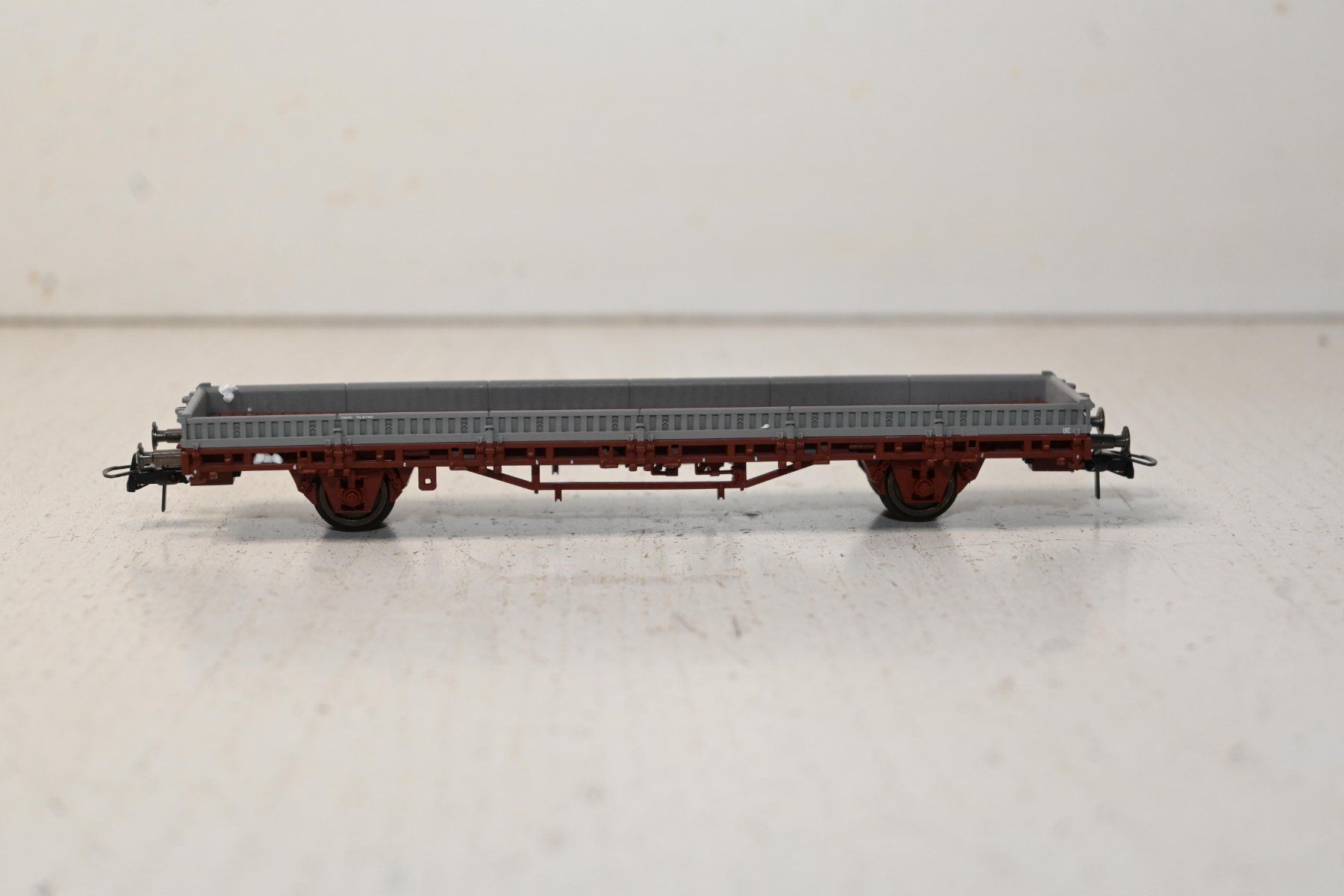 Roco Modellini di ferrovie: Flachwagen Roco HO/AC – Usato da Laupen ZH venduto da Zmoewe