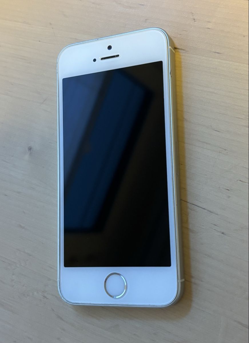 Apple Portables: Smartphone Apple iPhone SE Silber – D'occasion à Zürich par Smesskammer