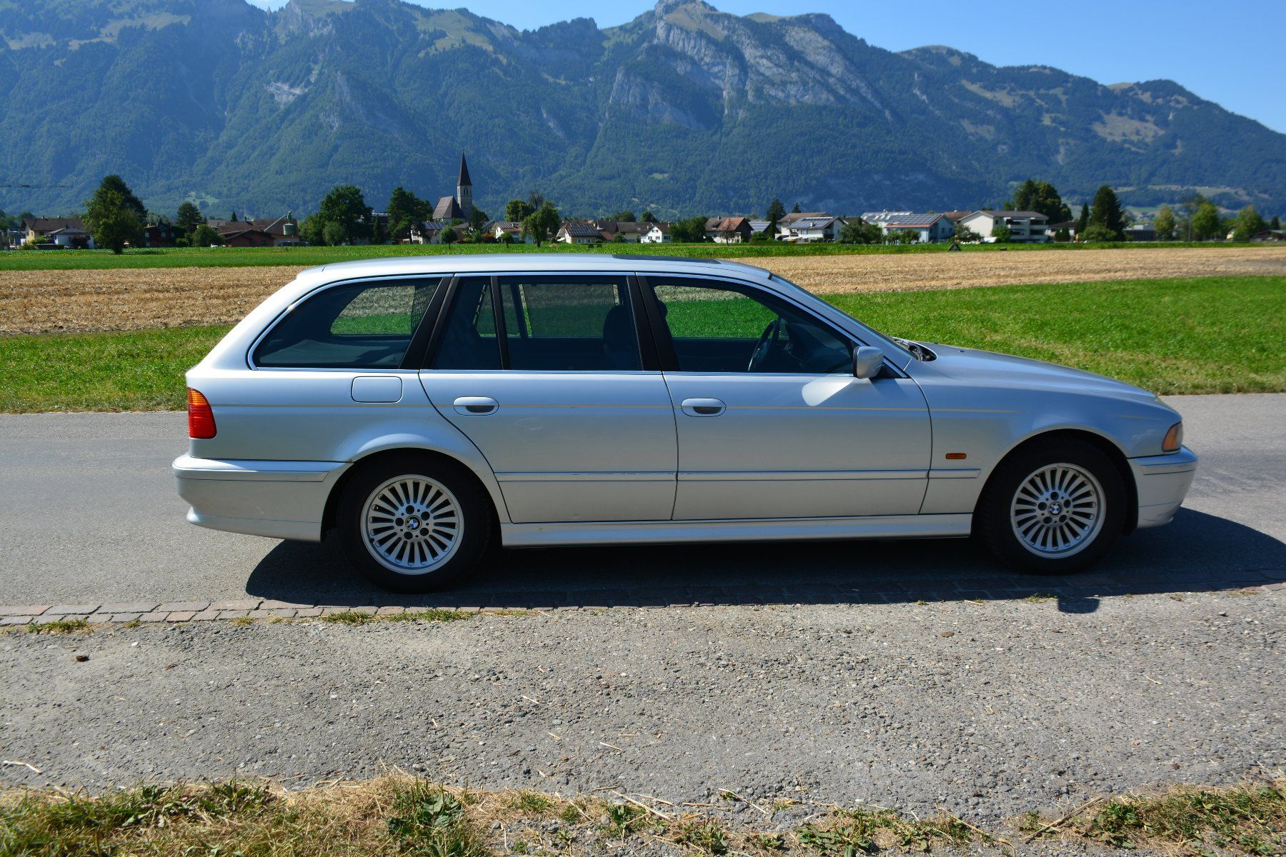 BMW Automobili: BMW E39 530I MIT SPEZIALTEILEN AB PLATZ – Usato da Schaan venduto da Pfandhaus-LI 4