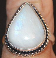 Ring L-4929 – Regenbogen Mondstein – Grössenverstellbar