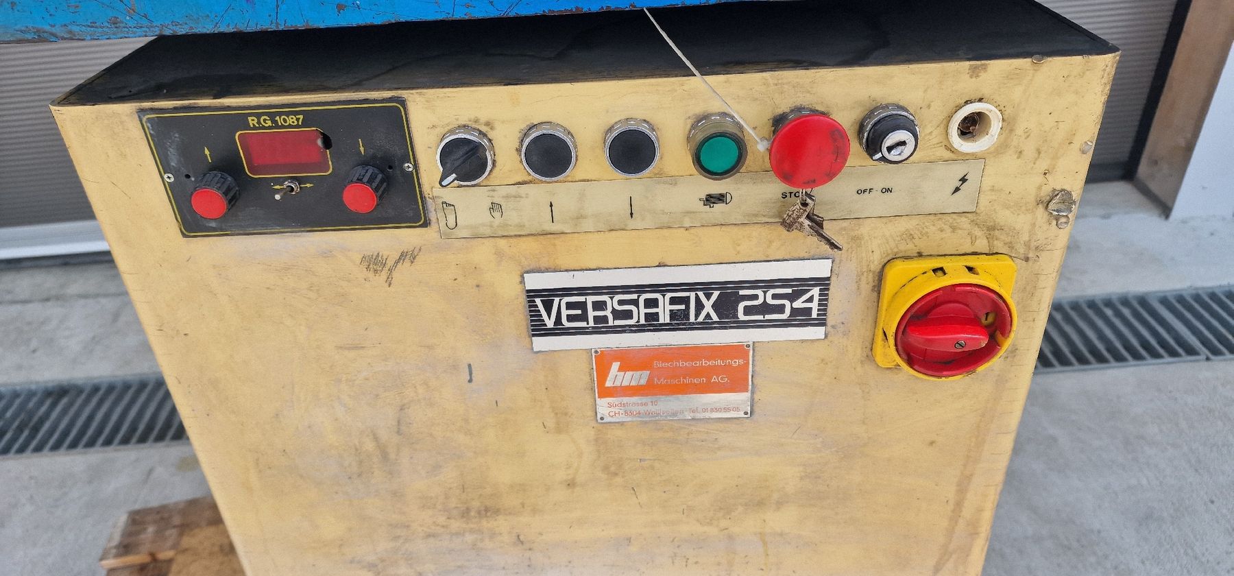 Esab Tutte le macchine: Ausklinkmaschine Versafix 254 – Usato da Emmenbrücke venduto da inf_l8yf 3