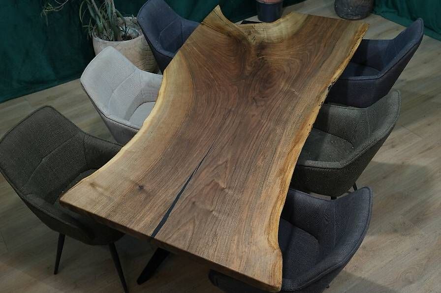 Articoli in legno: Nussbaum Baumscheibentisch aus einem Stück – Usato da Walchwil venduto da Swissdesign_Haag 2