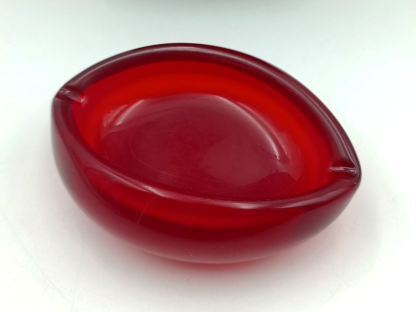 Aschenbecher: Vintage Aschenbecher rot Lippe – Gebraucht aus Wil SG von Donaldus 3