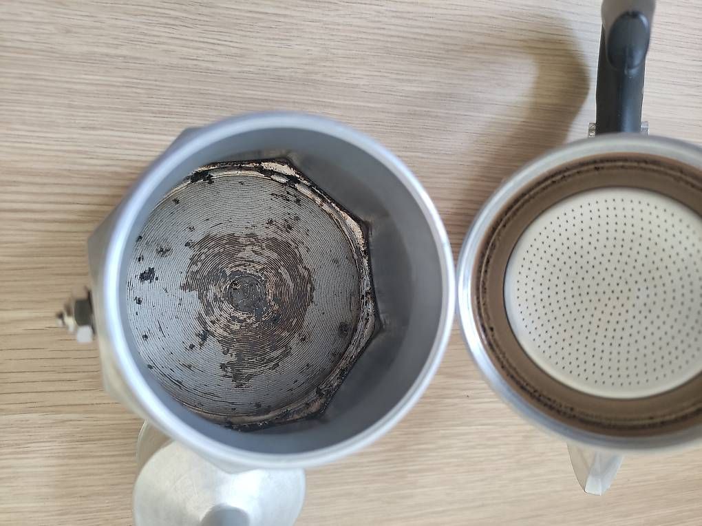 Bialetti Macchine per caffè & Macchine per espresso: Bialetti Moka Express 6 Cups – Usato da Zürich venduto da Yevhenii. 3