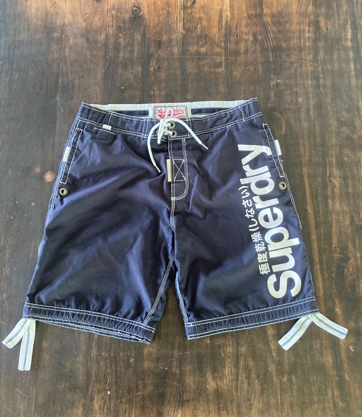 Superdry Pantaloni: SUPERDRY Boardshorts Gr XL – Usato da Thayngen venduto da yellowball