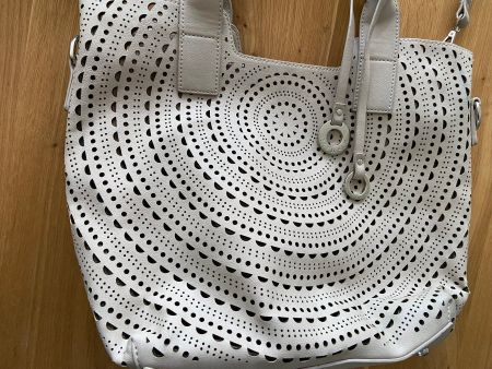 Tasche in beige, attraktives Lochmuster